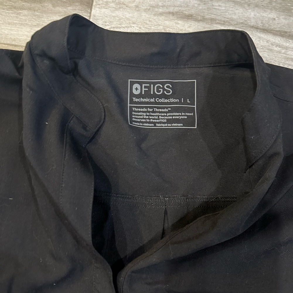 Figs black scrub top